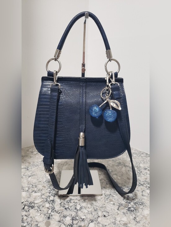 Simply Noelle Handbags - EUC Simply Noelle Navy Textured Snakeskin Crossbody Bag